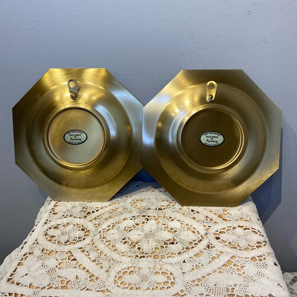 Pair of Brass Framed Porcelain Plates Purchased from Birks - Picture 4 of 12